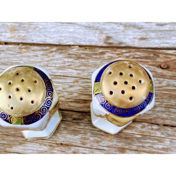 Vintage Hand Painted Nippon Salt & Pepper Shakers Roses - Picture 10 of 11